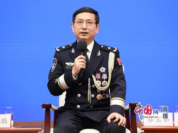 牛博 海报新闻对话二级英雄模范蔡宝弟: 让外国人在使用电子支付时享受“中国速度”